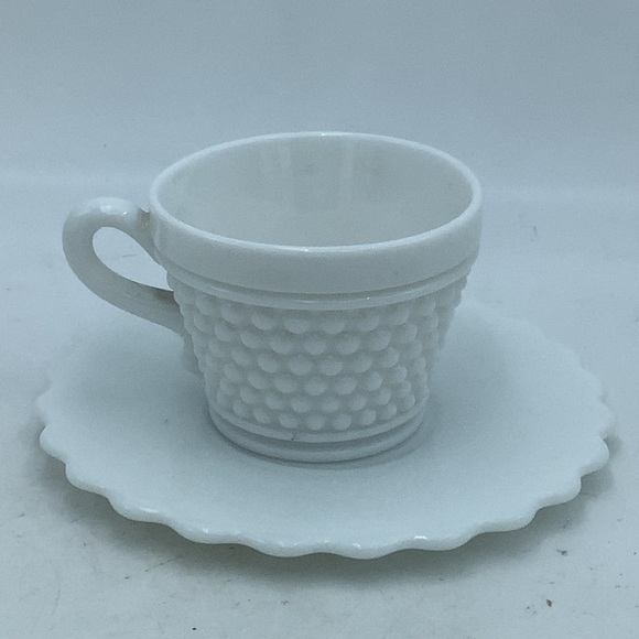Four White Hobnail Cups and Saucers - Picture 2 of 11